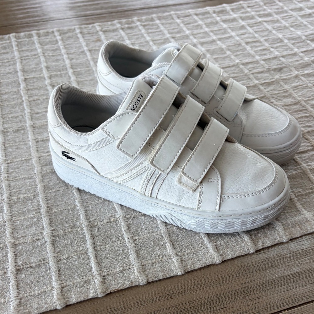 Kids Lacoste white Velcro L001 hook and loop tennis shoes